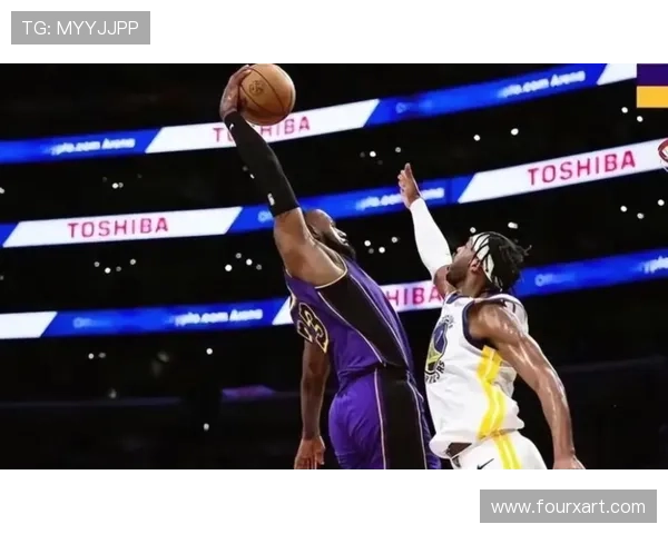 詹姆斯再创历史纪录带领湖人战胜勇士 球迷热议新赛季NBA走势